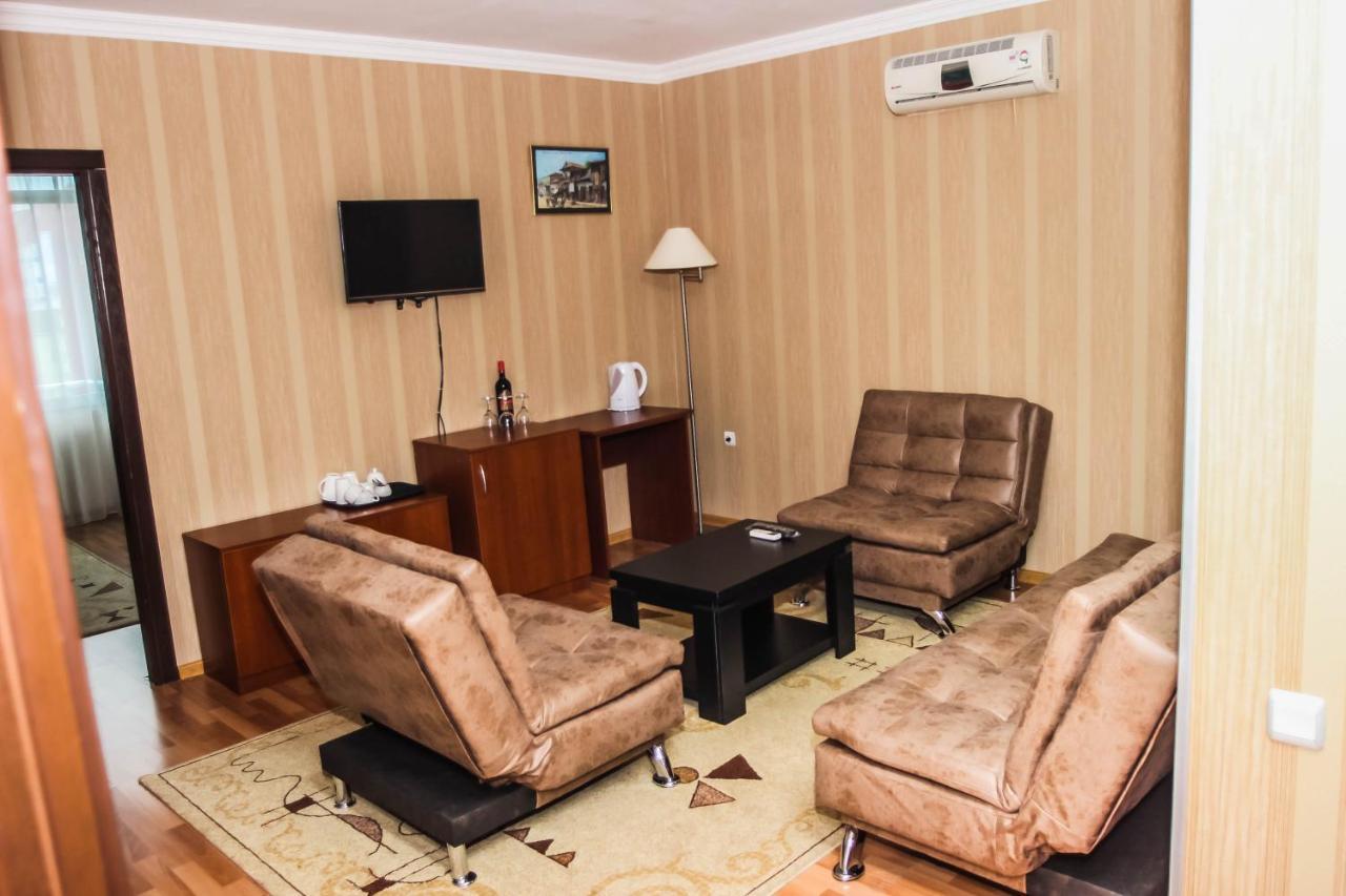 Hotel Istanbul Batoemi Buitenkant foto