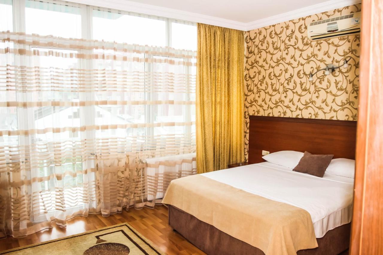 Hotel Istanbul Batoemi Buitenkant foto