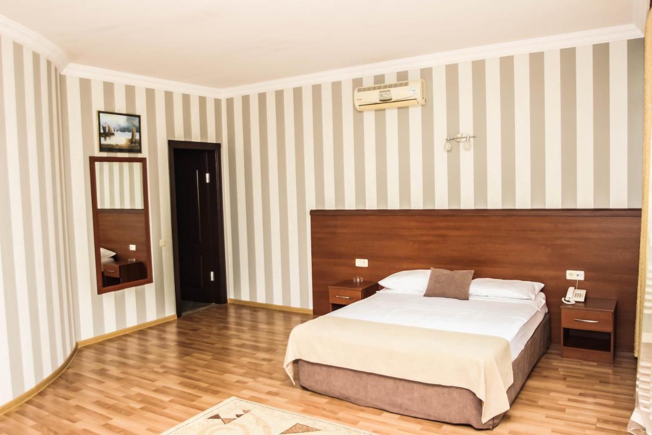 Hotel Istanbul Batoemi Buitenkant foto