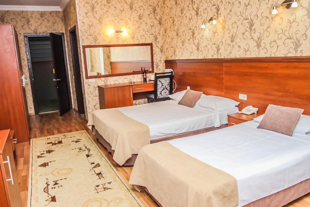 Hotel Istanbul Batoemi Buitenkant foto