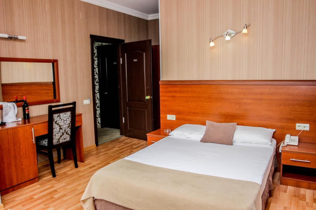 Hotel Istanbul Batoemi Buitenkant foto