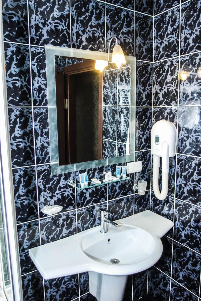Hotel Istanbul Batoemi Buitenkant foto