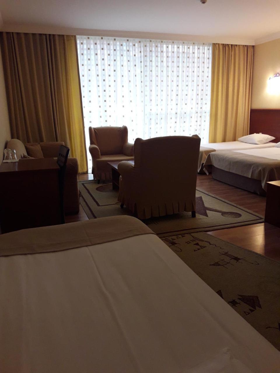 Hotel Istanbul Batoemi Buitenkant foto