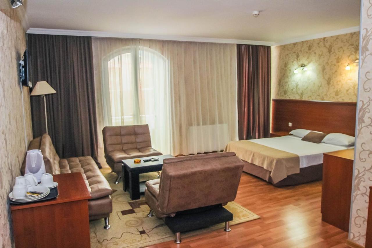Hotel Istanbul Batoemi Buitenkant foto