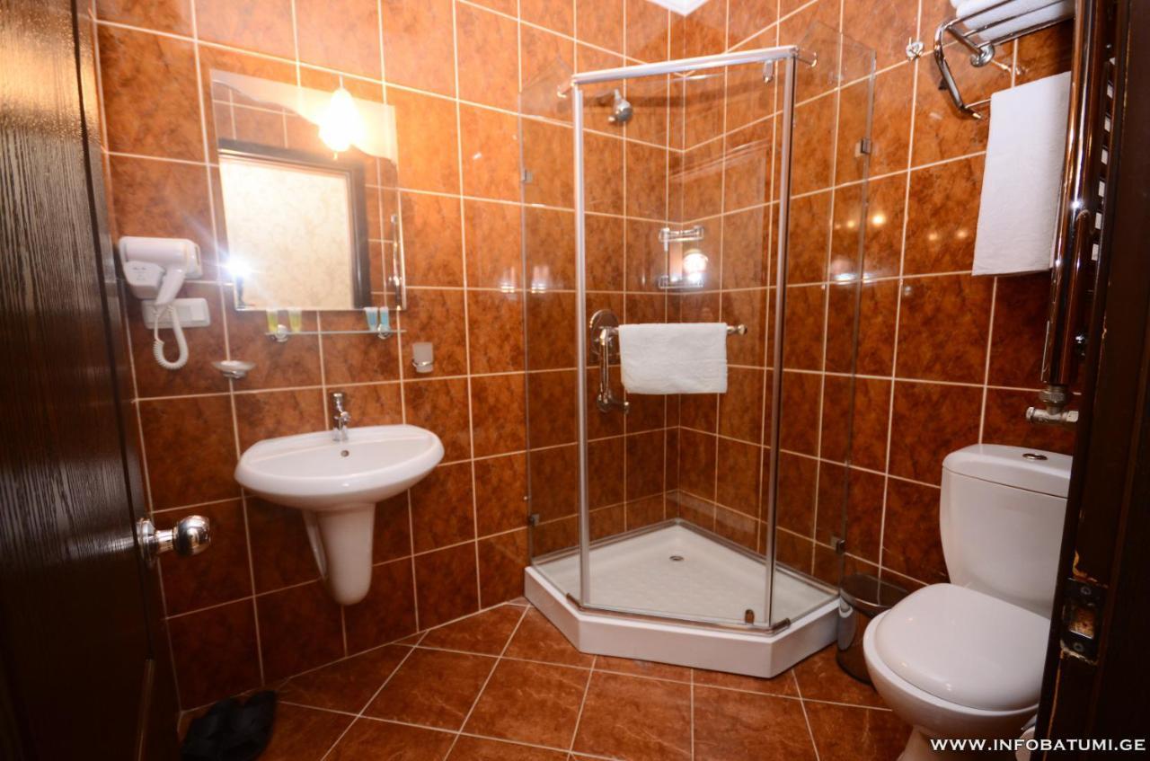 Hotel Istanbul Batoemi Buitenkant foto