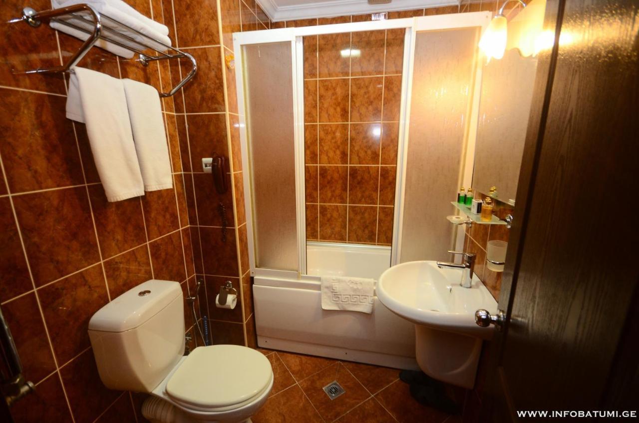 Hotel Istanbul Batoemi Buitenkant foto