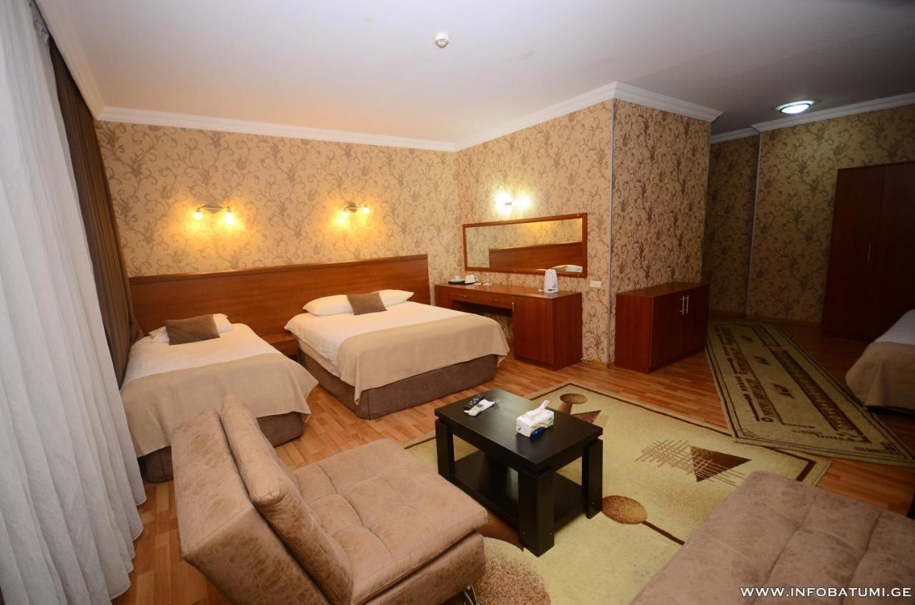 Hotel Istanbul Batoemi Buitenkant foto