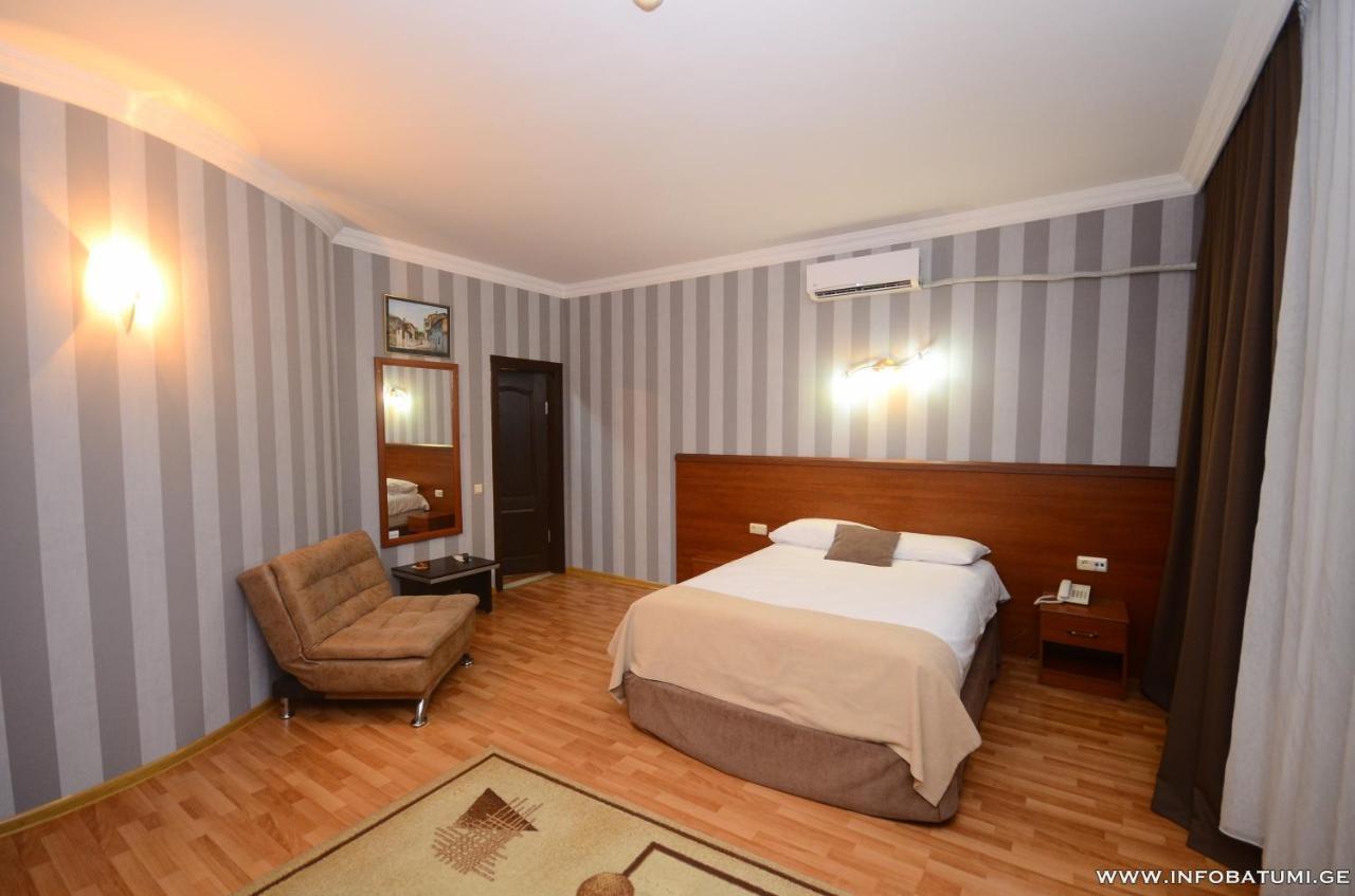 Hotel Istanbul Batoemi Buitenkant foto