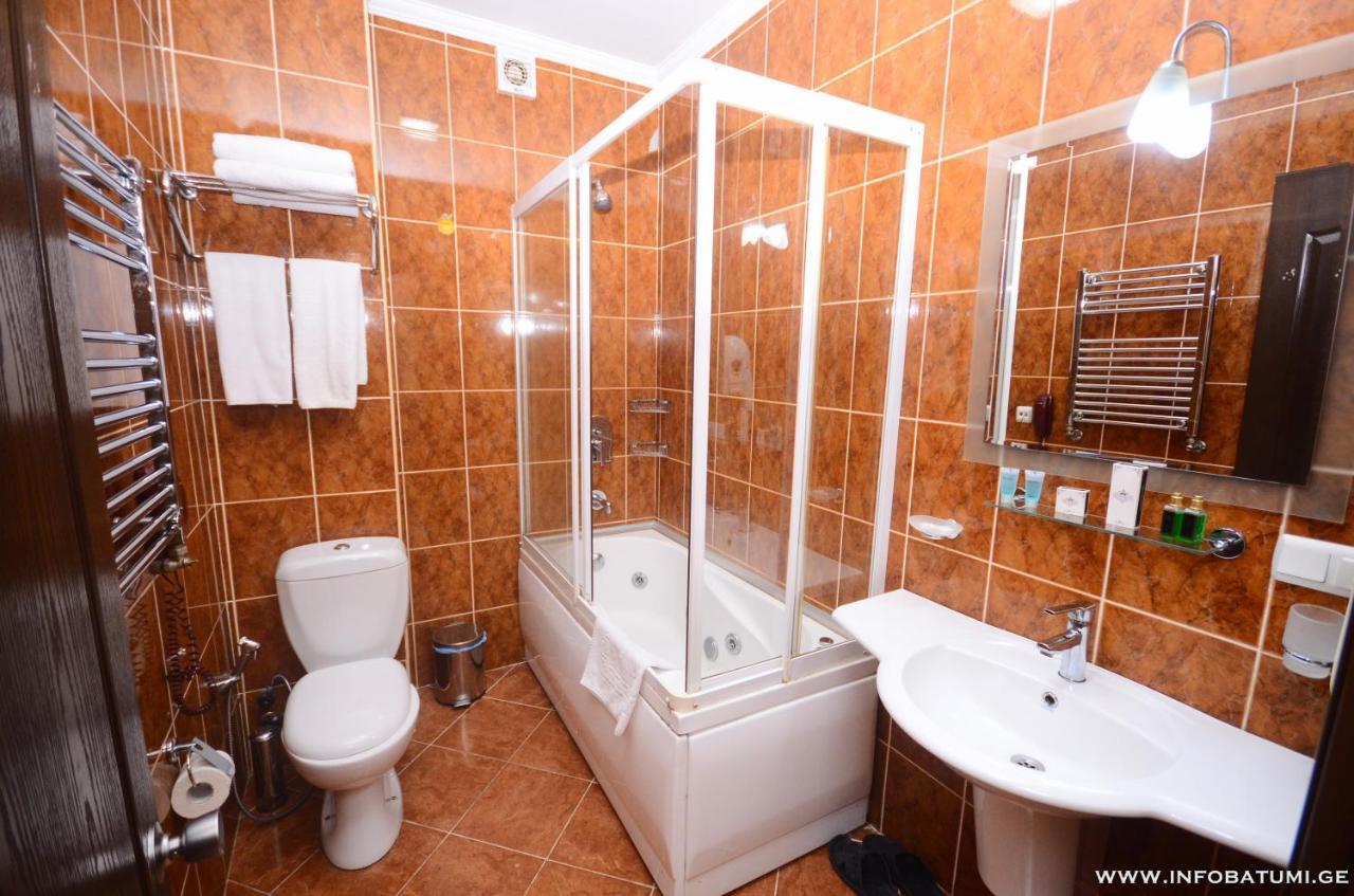 Hotel Istanbul Batoemi Buitenkant foto