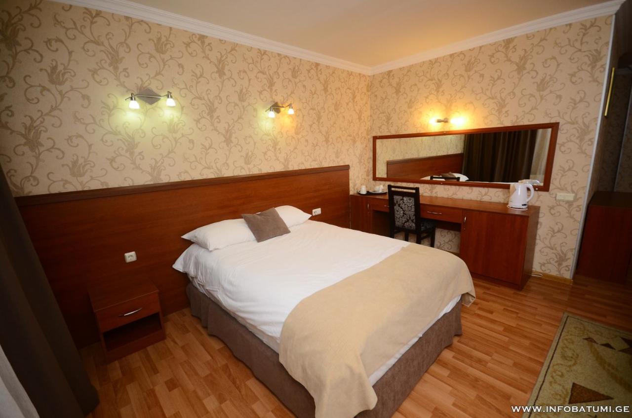 Hotel Istanbul Batoemi Buitenkant foto